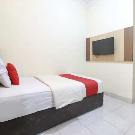 RedDoorz Plus near Stadion Mandala Krida Yogyakarta Exterior foto