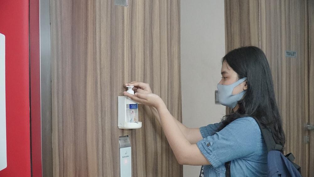 RedDoorz Plus near Stadion Mandala Krida Yogyakarta Exterior foto