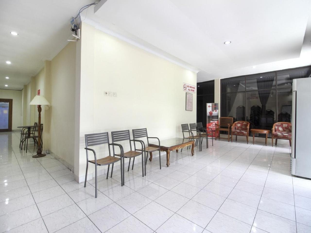 RedDoorz Plus near Stadion Mandala Krida Yogyakarta Exterior foto